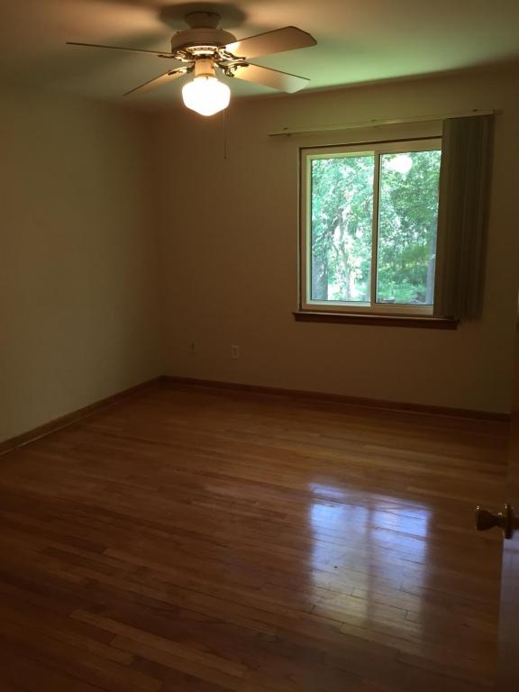 Foto del edificio - 321 E Ridge Rd