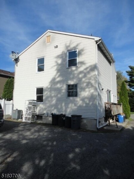 Building Photo - 10 Garrison Ave
