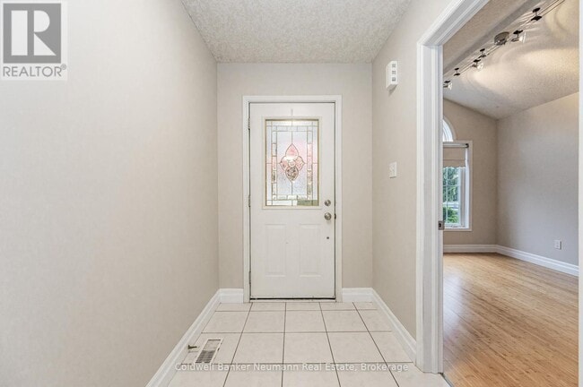 Building Photo - 18 Whittaker Ct