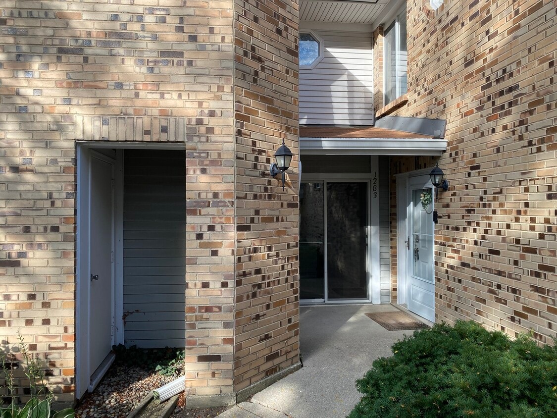 Primary Photo - 1283 Ranchview Ct