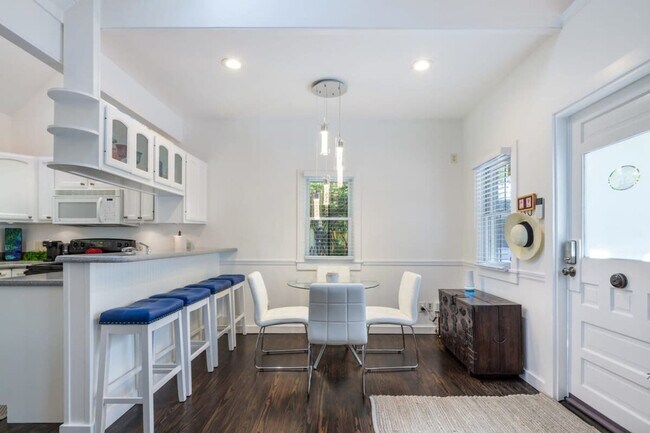 Foto del edificio - 817 Terry Ln