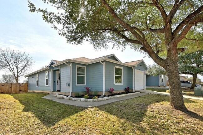 Building Photo - 5905 Los Dios Pl