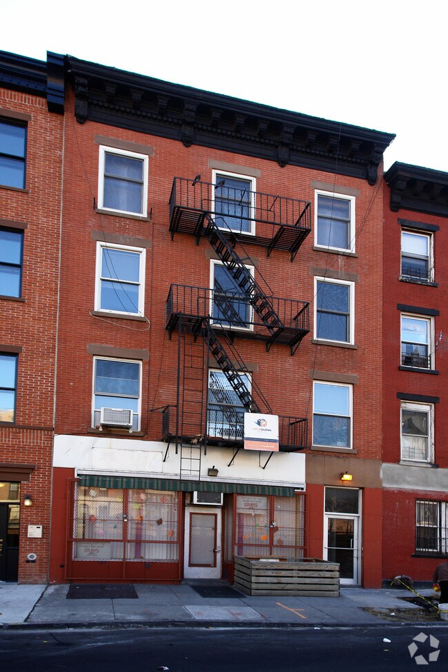 Building Photo - 473 Hicks St