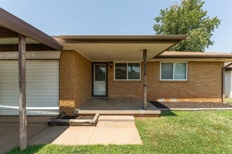 Building Photo - 121 Larry Ave