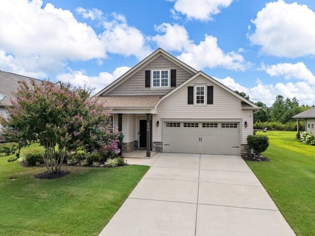 Building Photo - Beautiful 3 Bedroom Home with Modern Finis...