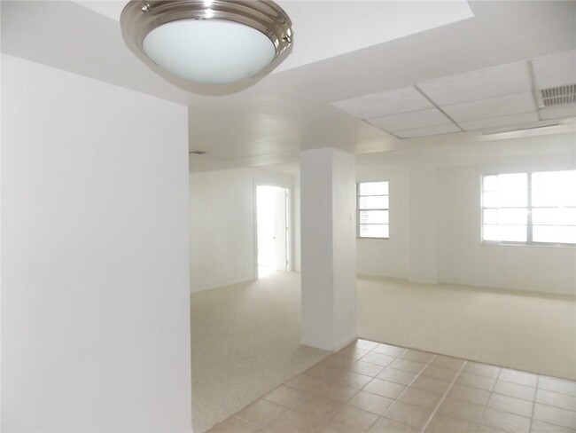 Foto del edificio - 19370 Collins Ave