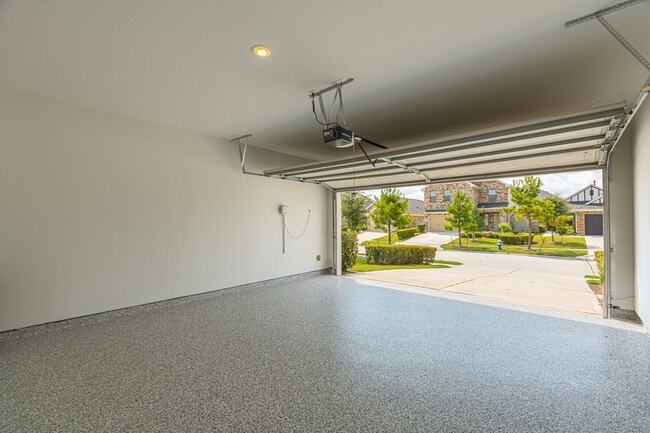 Building Photo - 10627 Whitejacket