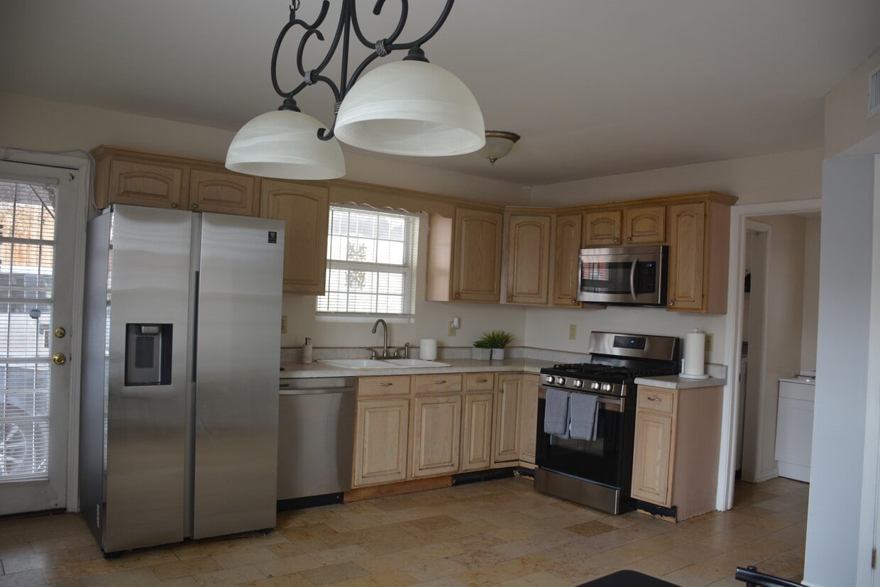 Primary Photo - 1111 Terrace Ct