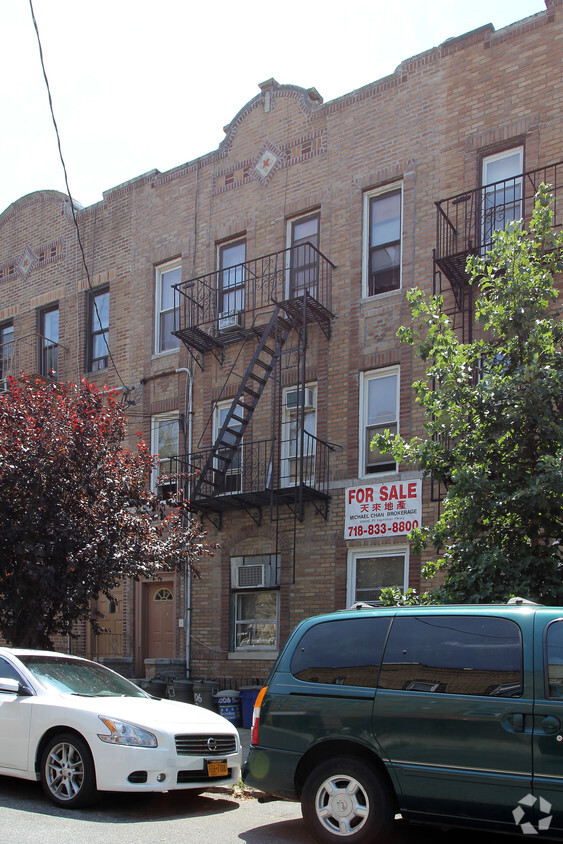 Building Photo - 1006 57th St