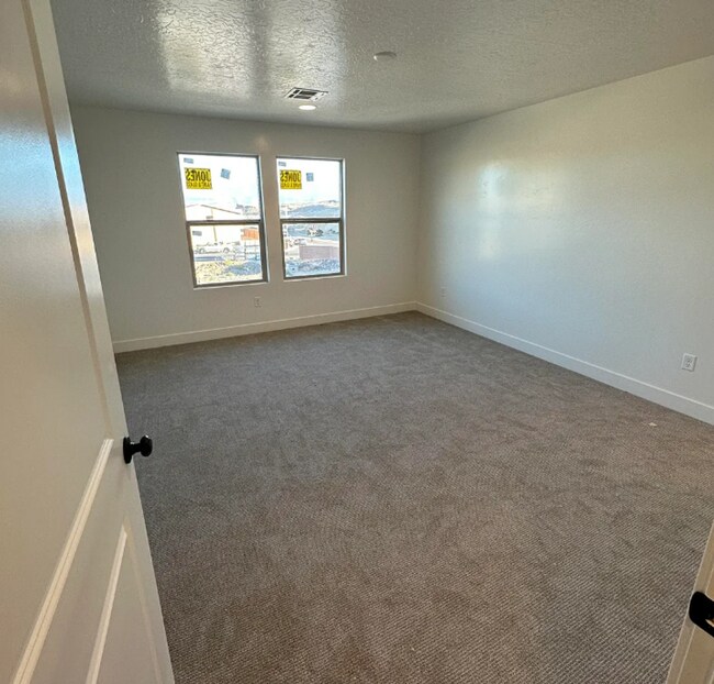 Foto del edificio - Beautiful, Modern 3 Bedroom Townhome!