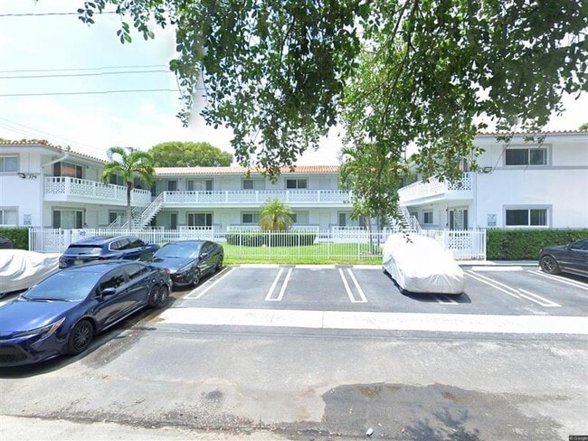 Building Photo - 11630-11640 N Bayshore Dr