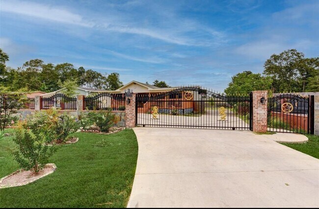 Foto del edificio - 16381 Hunters Green Dr