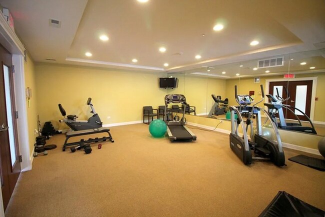 Foto del edificio - 6436 Roosevelt Rd