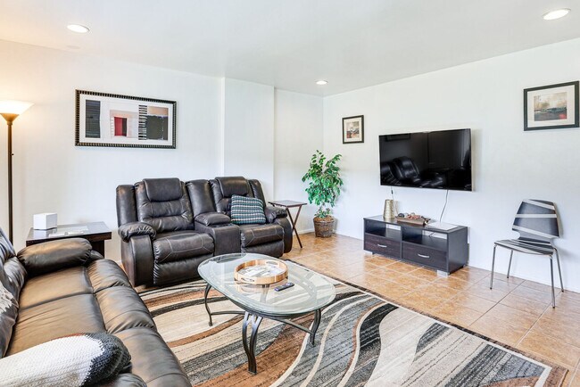 Foto del edificio - 6805 E 2nd St