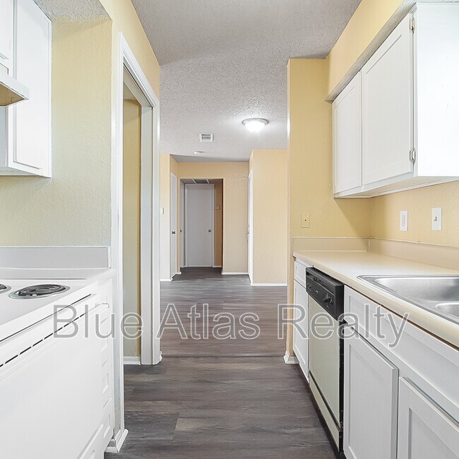 Foto del edificio - 8030 Cambridge Cir