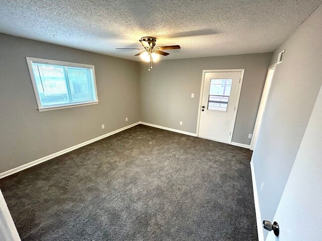 Foto del edificio - 5315 Yale Rd