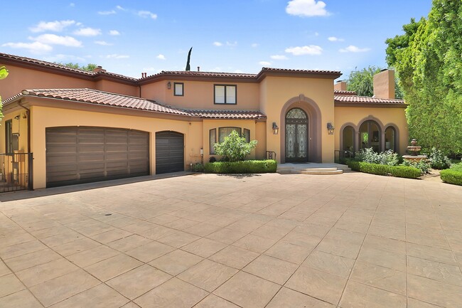Building Photo - 5427 Encino Ave