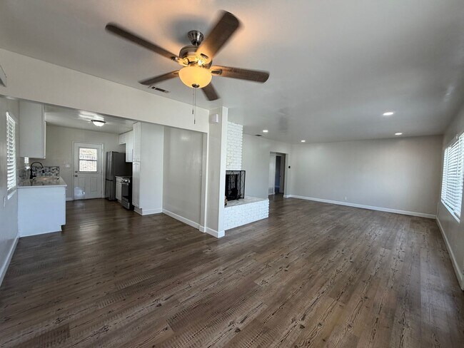 Foto del edificio - Beautiful 3 Bedroom Home in West Covina