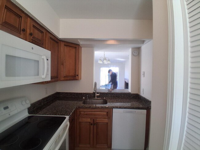 Foto del edificio - 3320 N Arnoult Rd