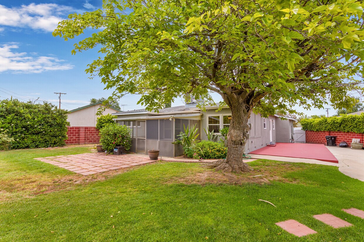 Foto principal - 15853 Romar St