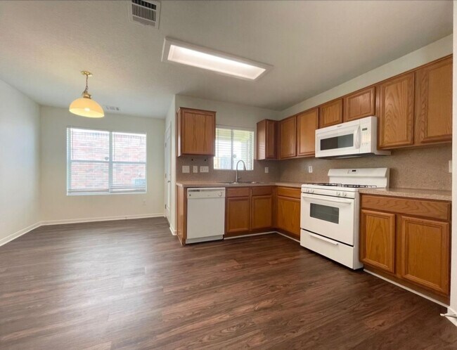 Building Photo - 12123 Glen Crossing Cir