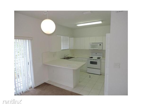 Building Photo - 372 NE 26th Pl