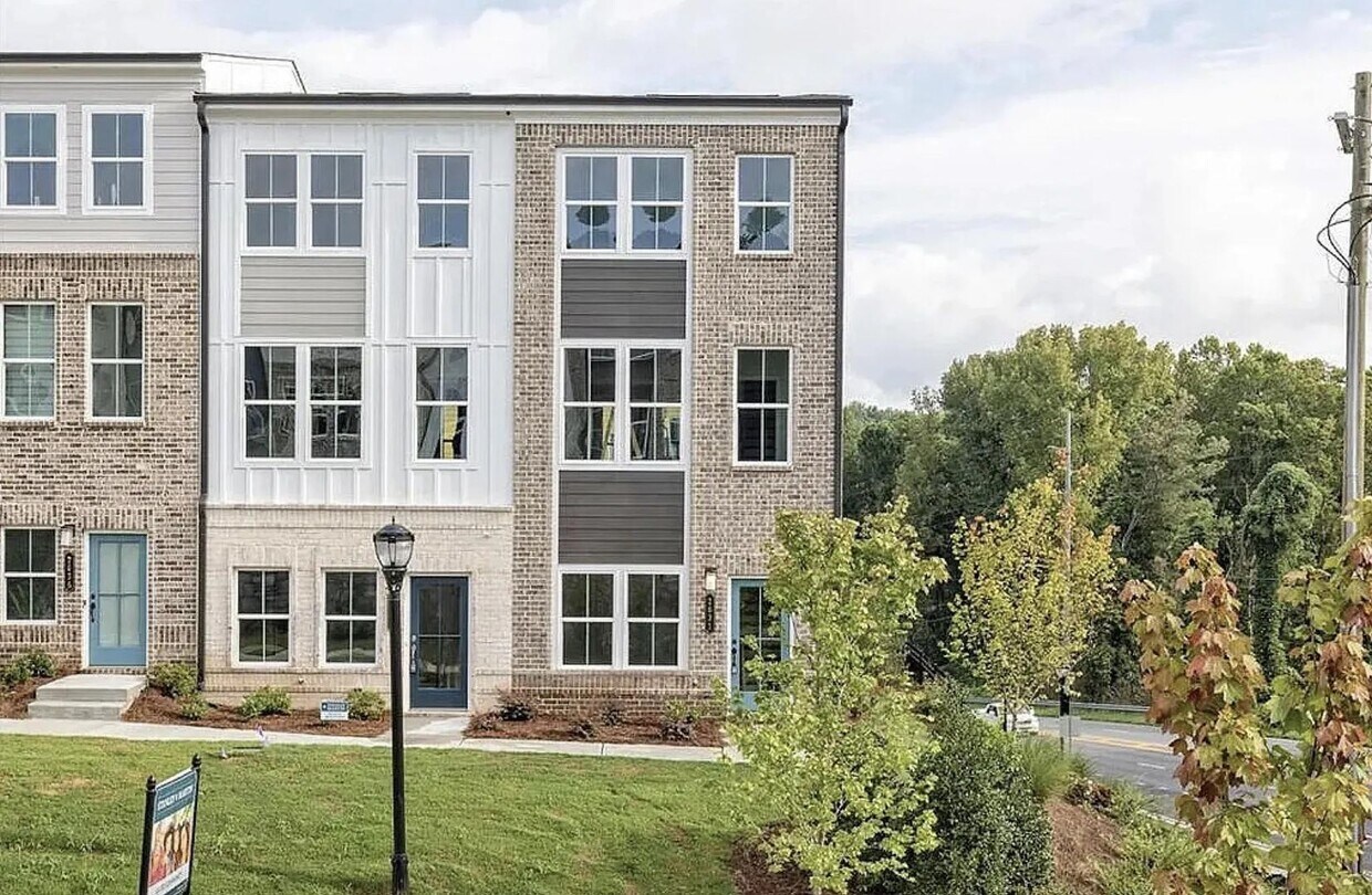 Newly Constructed 2/4 Townhome in Grant Park Directly on the Atlanta BeltLine! - Newly Constructed 2/4 Townhome in Grant Park Directly on the Atlanta BeltLine!