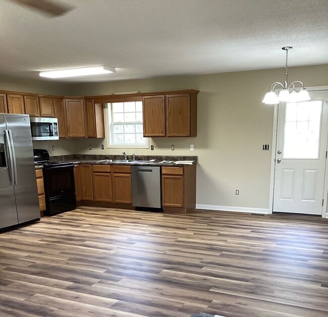 Building Photo - 3 Bedroom / 2 Bath Split-Foyer Home  Kings...