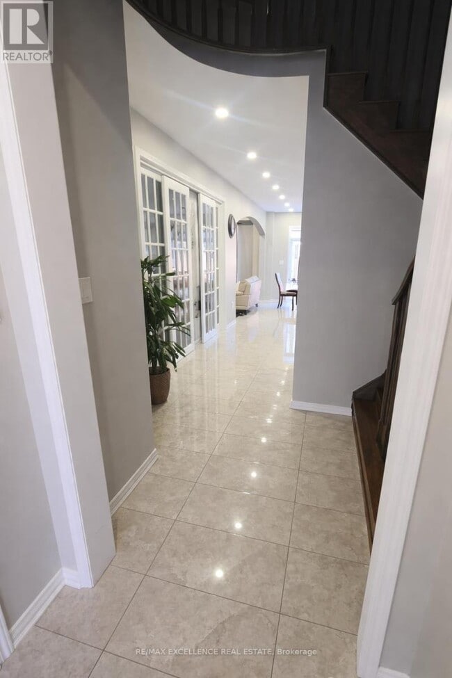 Building Photo - 45 Queen Mary Blvd