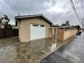 Building Photo - 215 E 2nd St