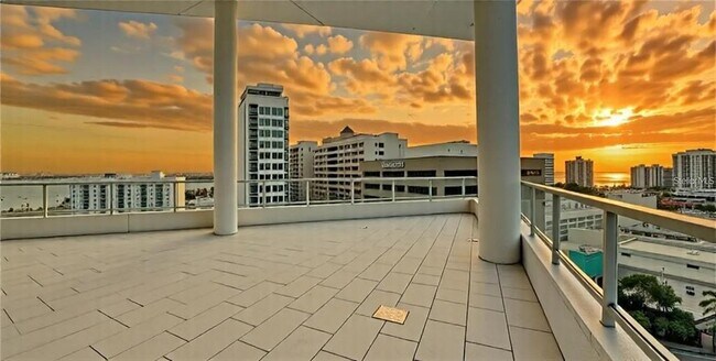 Foto del edificio - 111 S Pineapple Ave