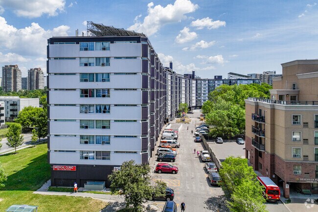 Photo du bâtiment - St. Dennis Apartments