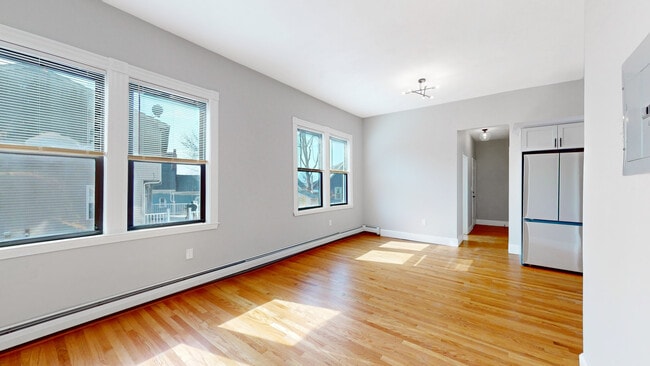 Building Photo - 181 Highland St