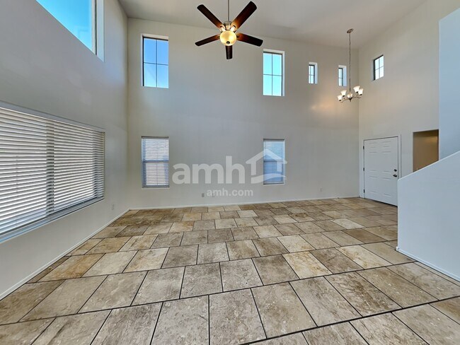 Foto del edificio - 349 E Maddison St