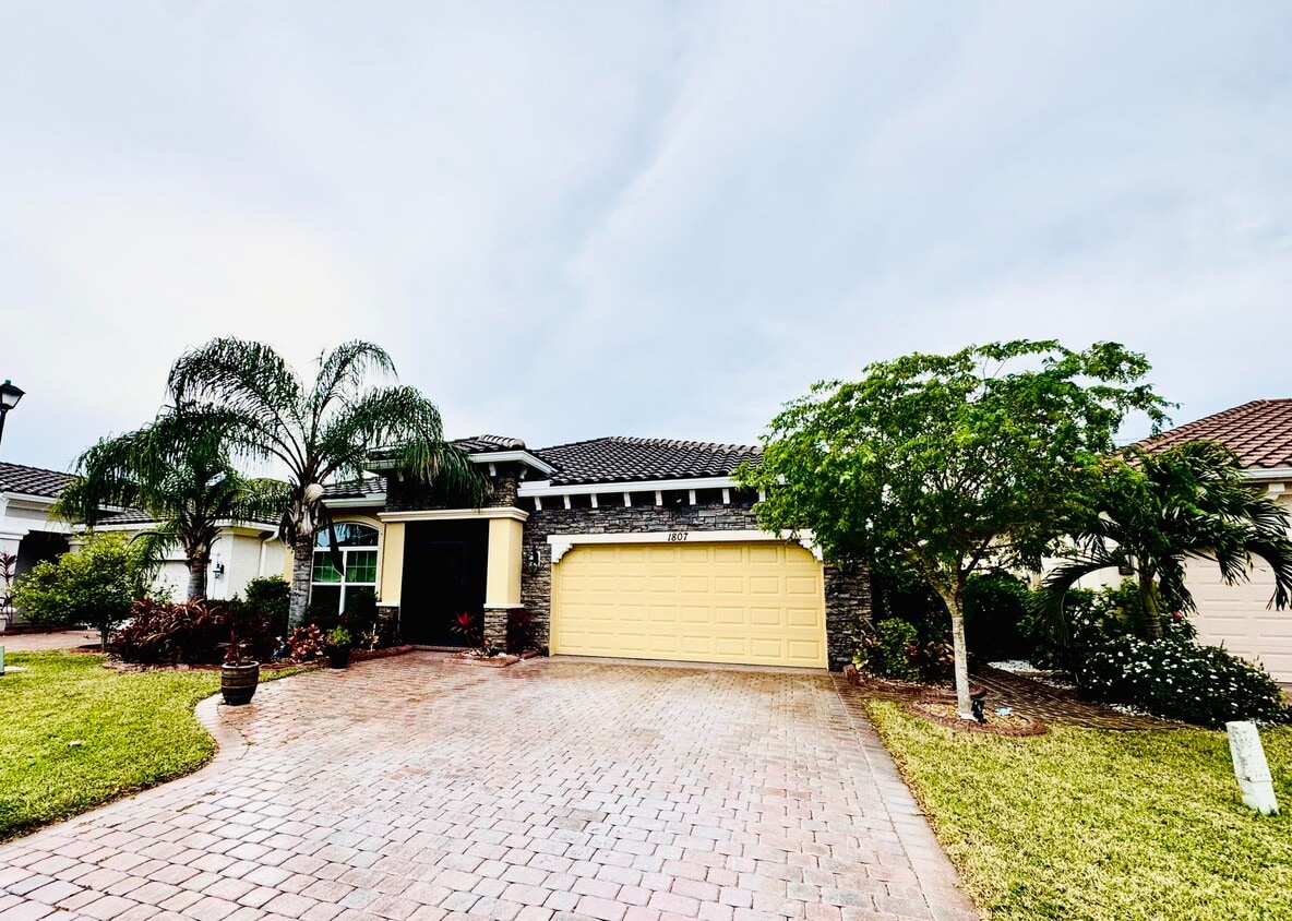 Primary Photo - 1807 Berkshire Cir SW