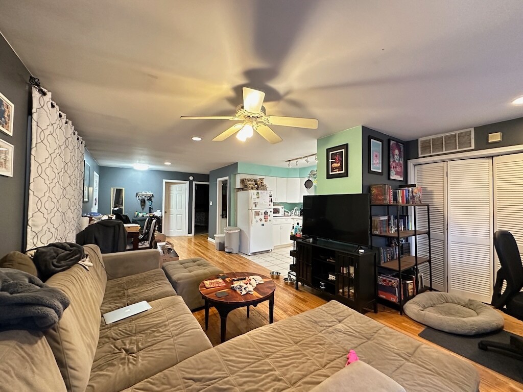 Foto principal - 1827 N Marshfield Ave