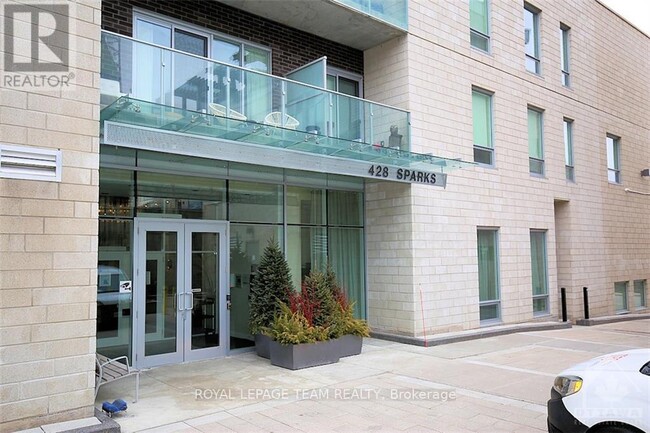 Building Photo - 428-428 Sparks St.