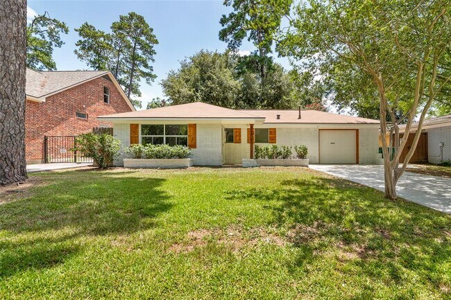 Foto del edificio - 6023 Pineshade Ln