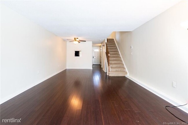 Foto del edificio - 3 br, 1 bath Townhome - 11 Rising Trail Ct