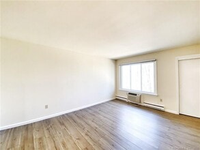 Building Photo - 37 Ferris Ave