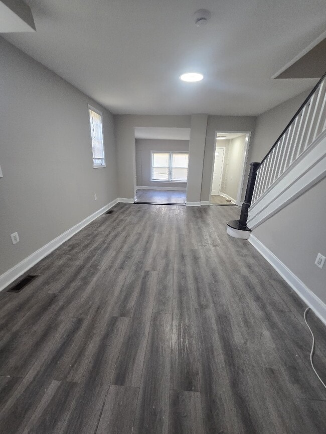 Building Photo - 1141 Magnolia Ave