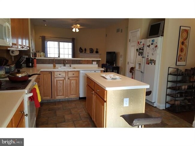 Building Photo - 16 Heritage Hills Dr