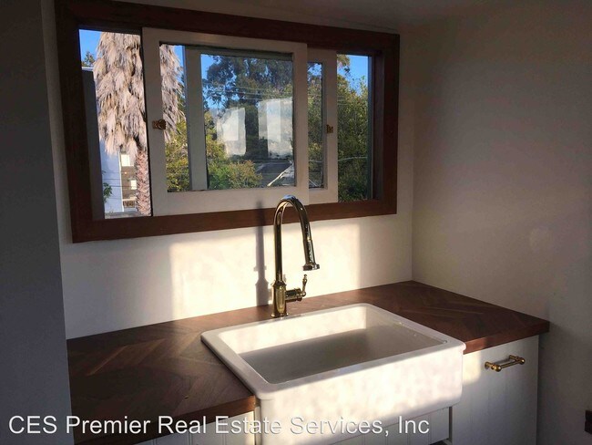 Building Photo - 2 br, 1 bath Apartment - 1940 Hearst Ave #A