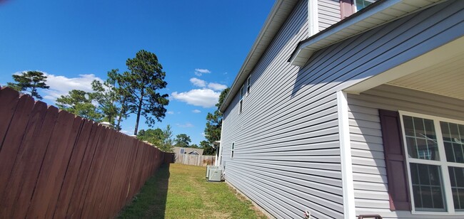 Building Photo - Spectacular!