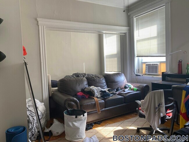 Building Photo - 211 Park Dr