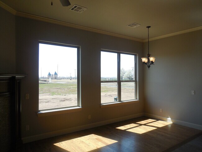 Foto del edificio - Fully Furnished TWO BEDROOM/ TWO BATHROOM WITH STUDY-