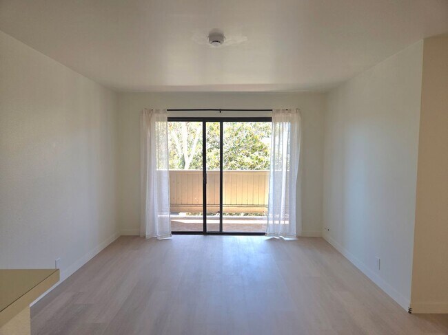 Foto del edificio - 2343 E 17th St