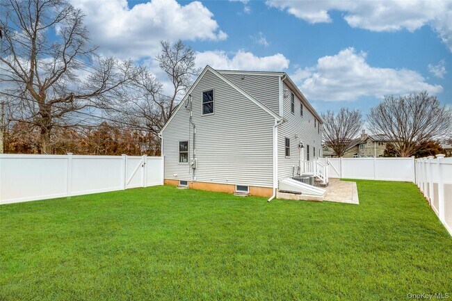 Foto del edificio - 479 Woodbury Rd