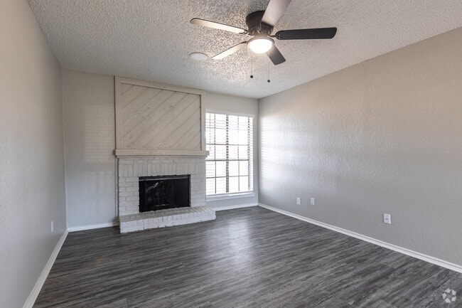 2BR, 2BA - 933SF - Living Room - Legacy 4415