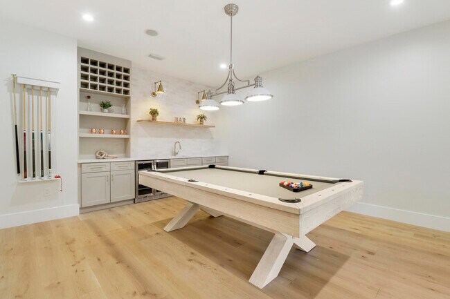 Foto del edificio - 142 Segovia Way